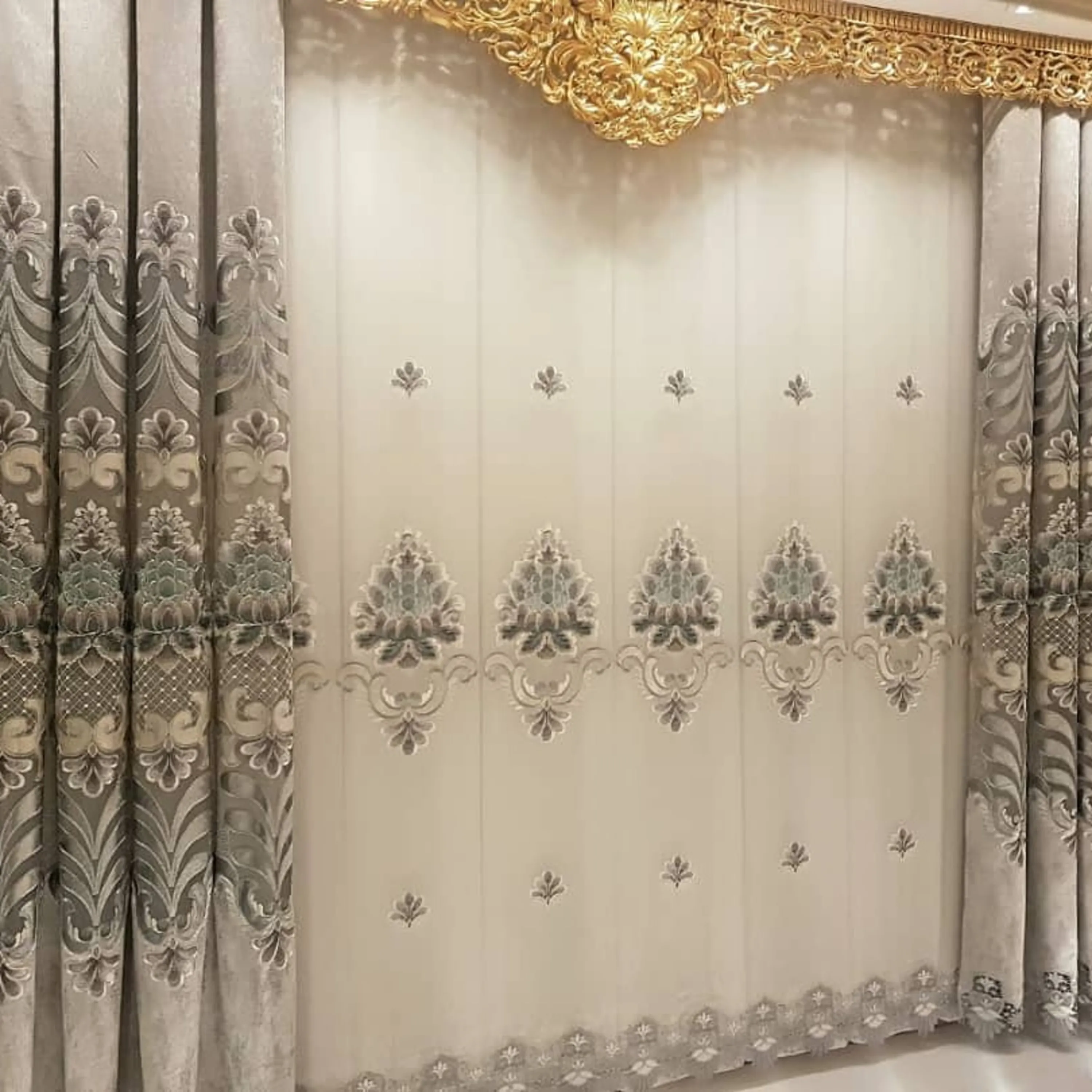 	پرده سلطنتی برند ملکه مدل2223