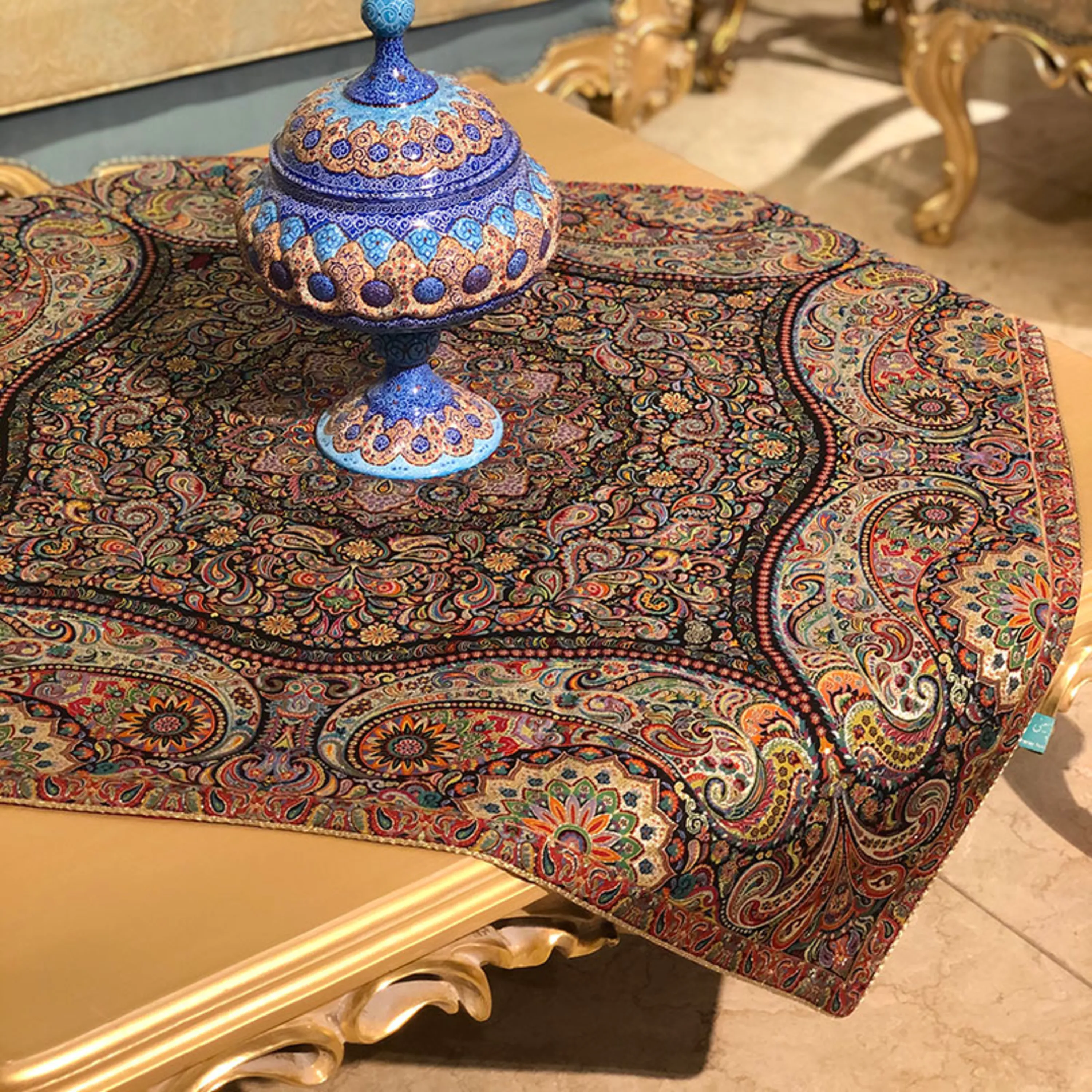 رومیزی مربع ترمه طرح پدیده مشکی ابریشم 8 رنگ رومیزی مربع ترمه طرح پدیده مشکی ابریشم 8 رنگ