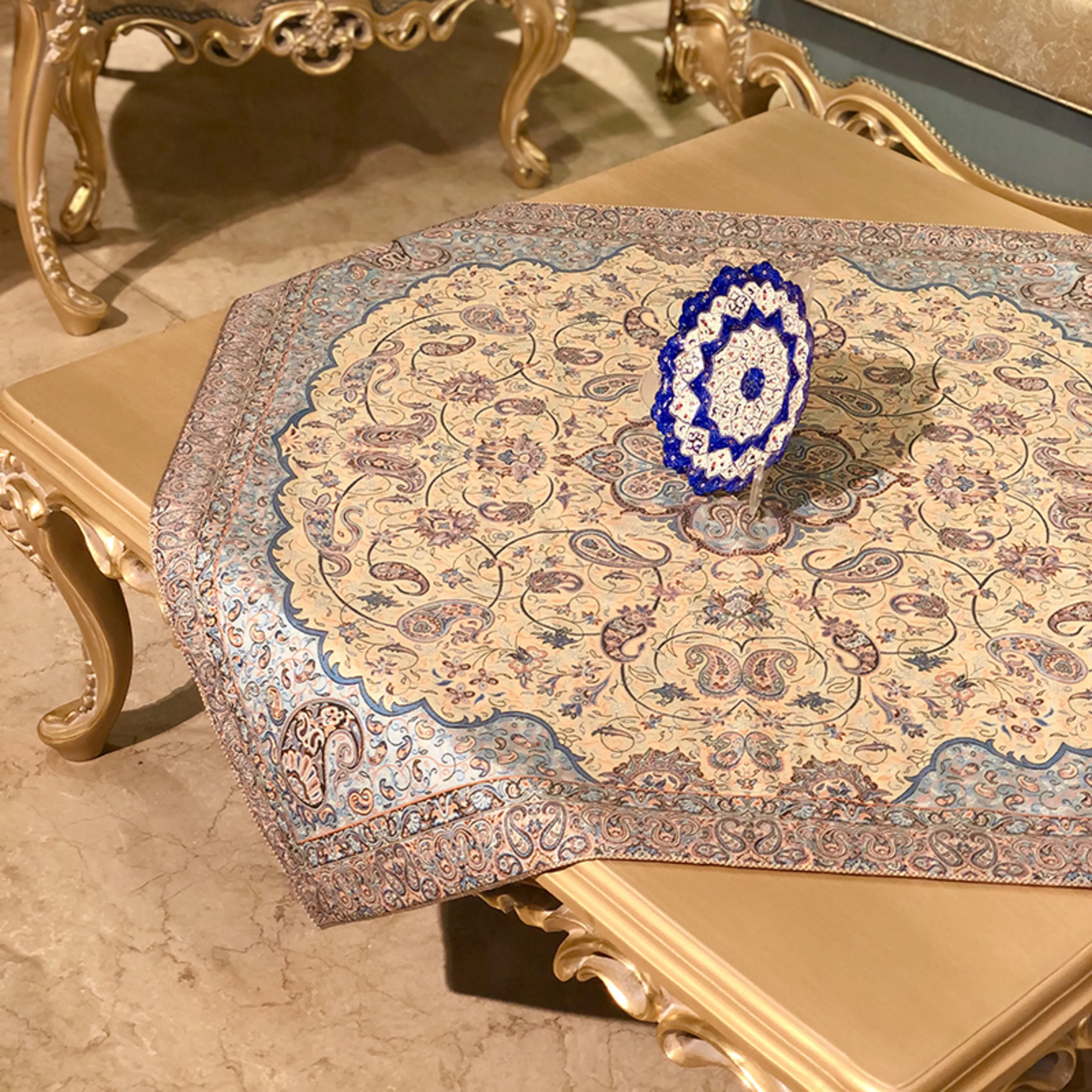 رومیزی مربع ترمه طرح شاه عباسی ابریشم کرم 5 رنگ رومیزی مربع ترمه طرح شاه عباسی ابریشم کرم 5 رنگ