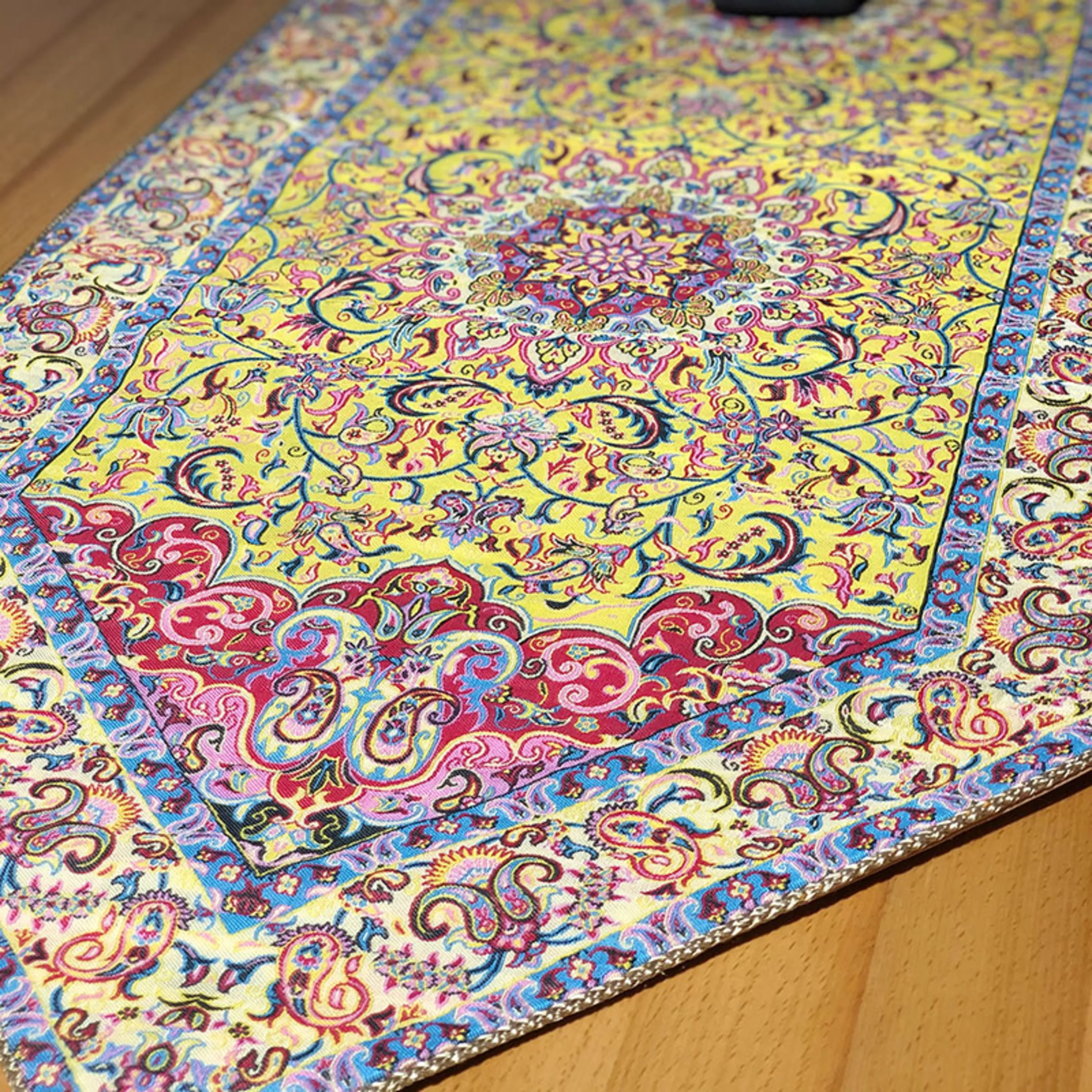 سرویس کامل رومیزی طرح سوگند ابریشم 8 رنگ سرویس کامل رومیزی طرح سوگند ابریشم 8 رنگ