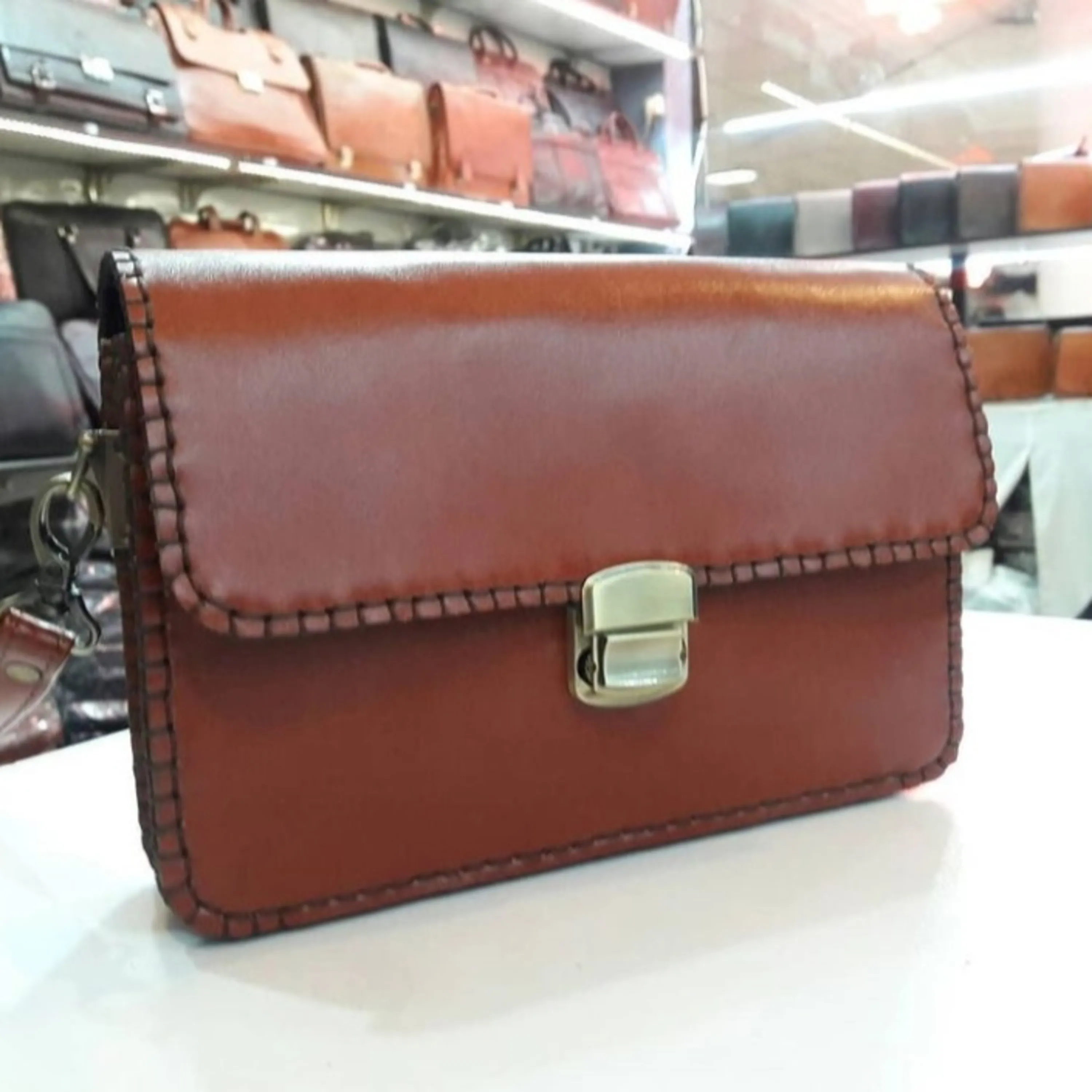 کیف دوشی و دستی تمام چرم تبریز مدل سپرده کیف دوشی و دستی تمام چرم تبریز مدل سپرده