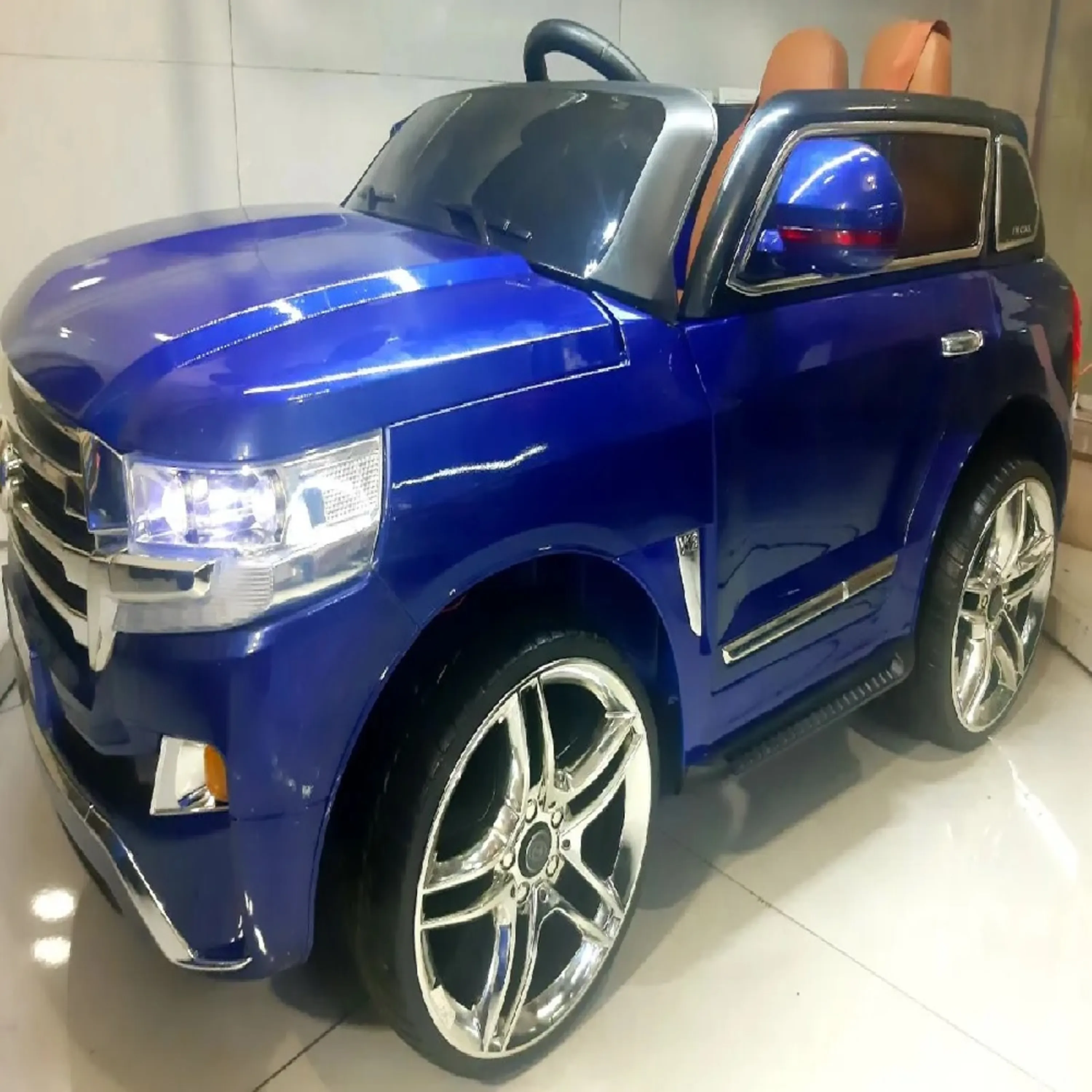 ماشین شارژی شاسی تویوتا لندکروز فول کد 1104 ماشین شارژی شاسی تویوتا لندکروز فول کد 1104