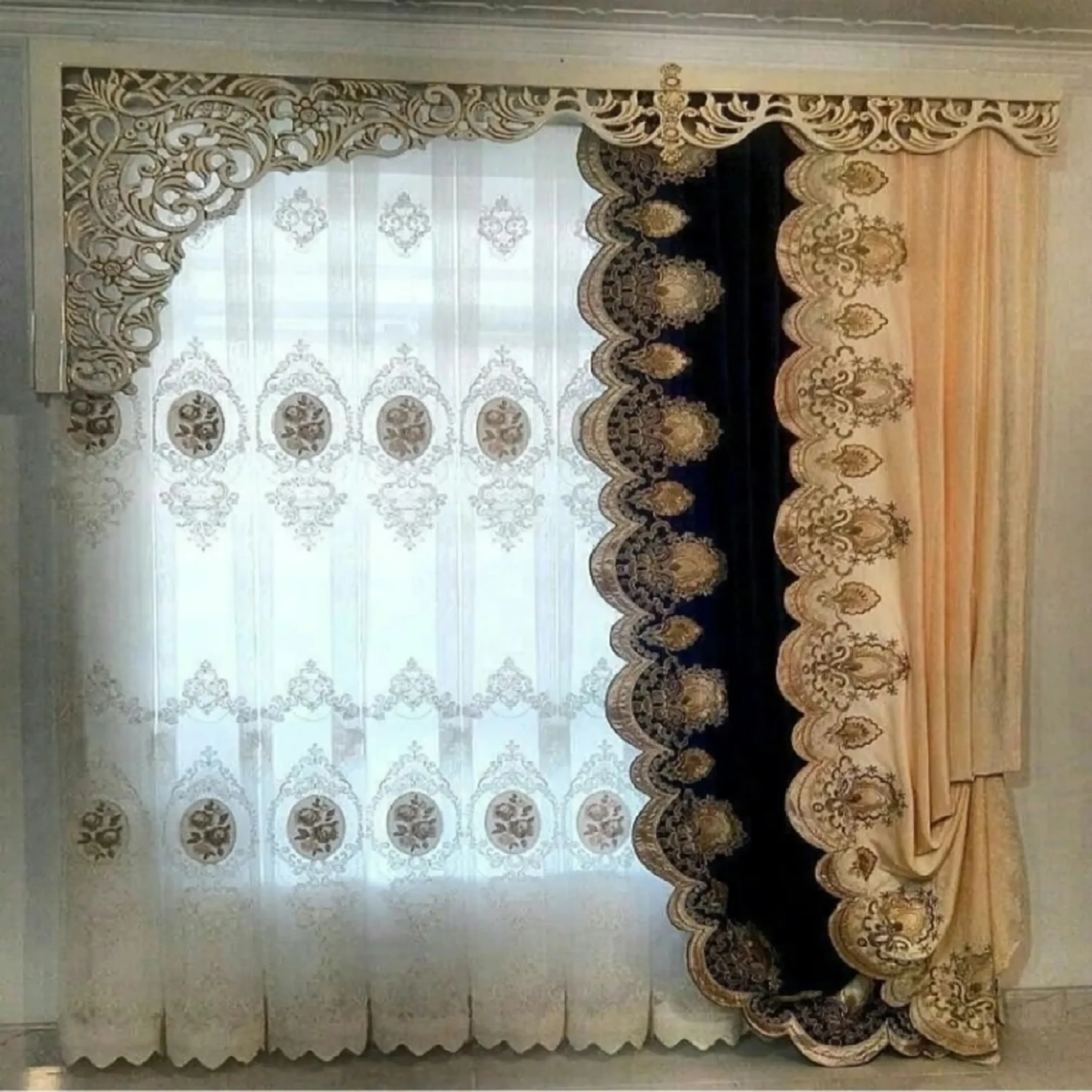 پرده سلطنتی ملکه مدل 2202