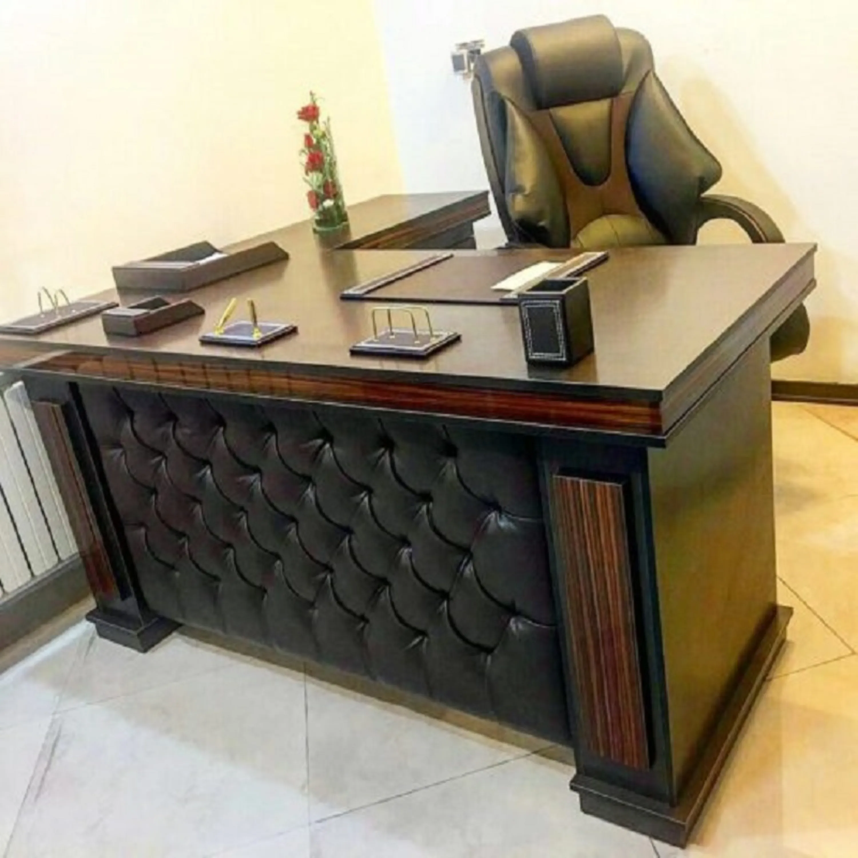 میز اداری طرح لمسه آبنوس میز اداری طرح لمسه آبنوس