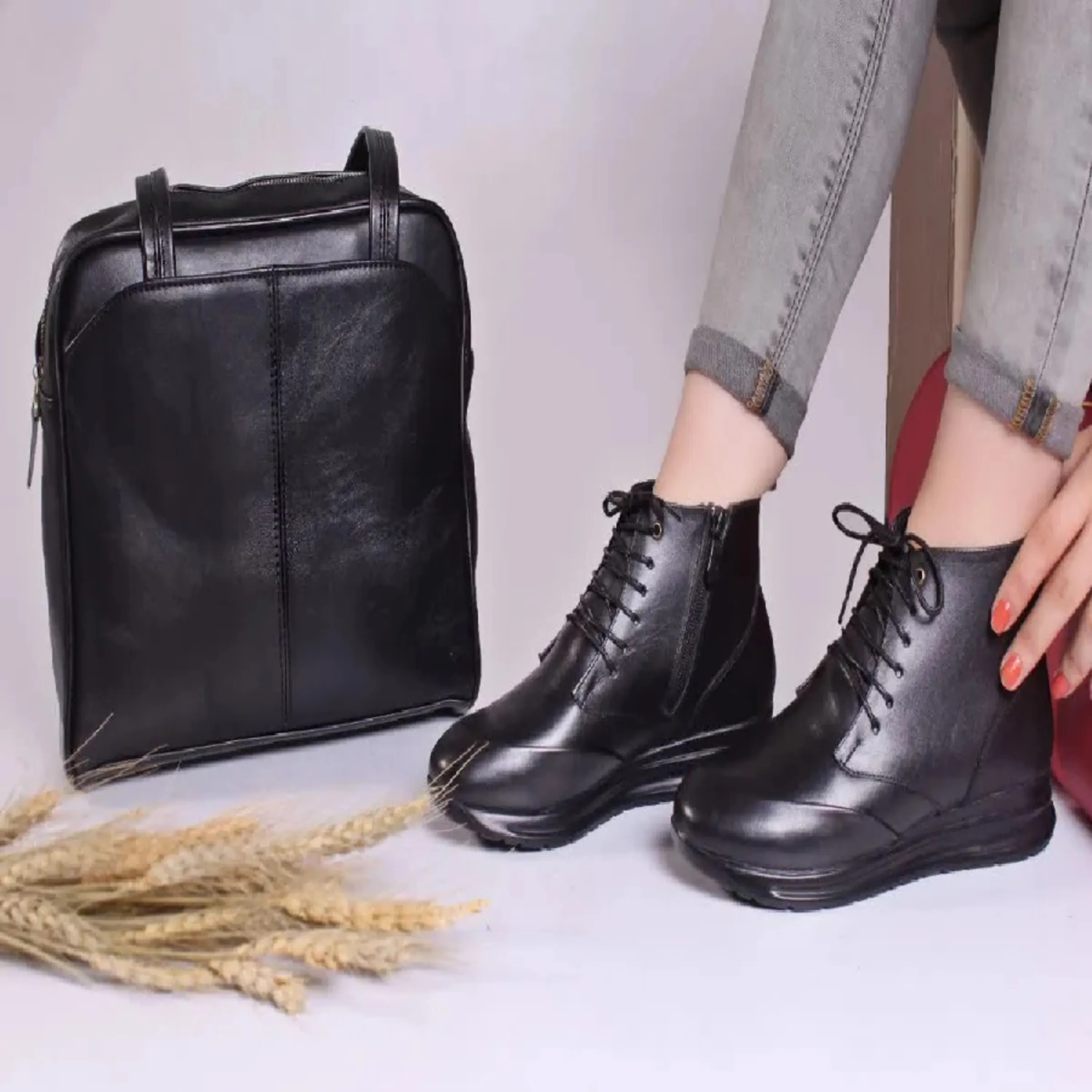 نیم بوت چرم  زنانه مدل 111 نیم بوت چرم  زنانه مدل 111