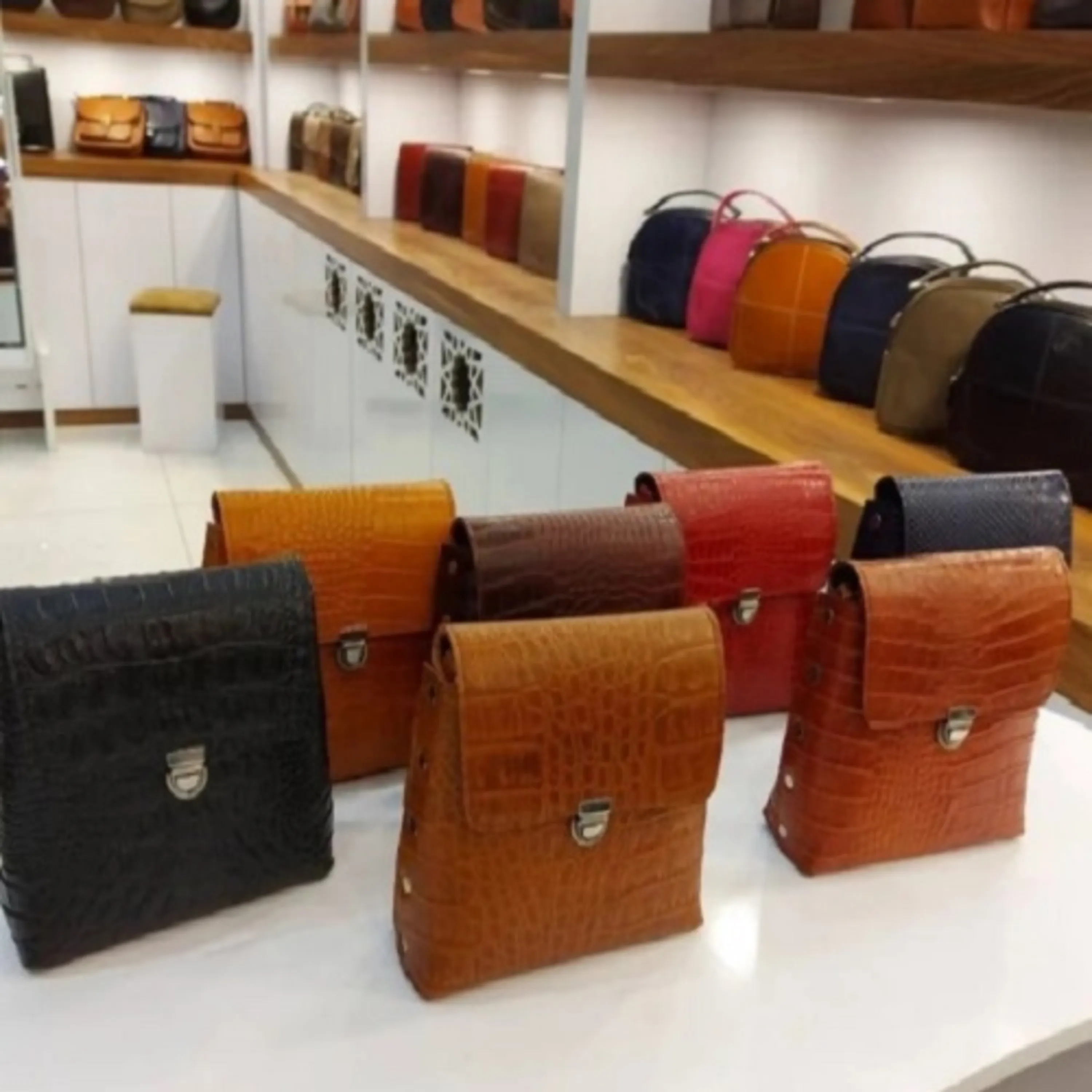 کیف دوشی چرم اصل تبریز مدل چنار کیف دوشی چرم اصل تبریز مدل چنار