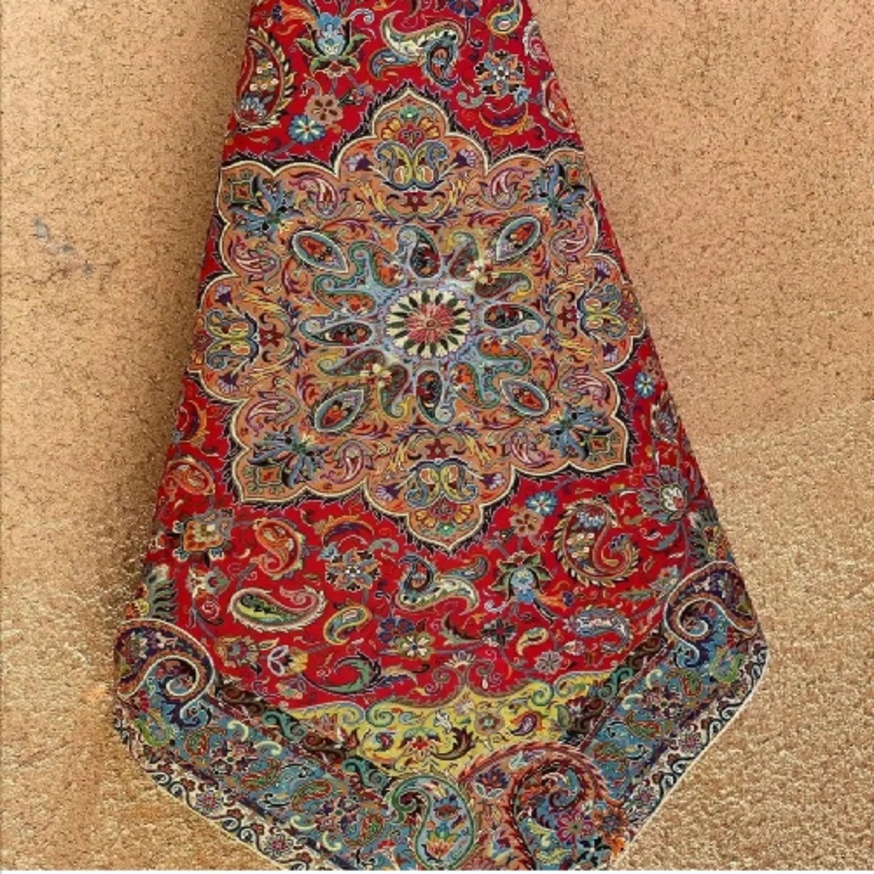 سرویس کامل رومیزی ترمه طرح پانیذ قرمز سرویس کامل رومیزی ترمه طرح پانیذ قرمز